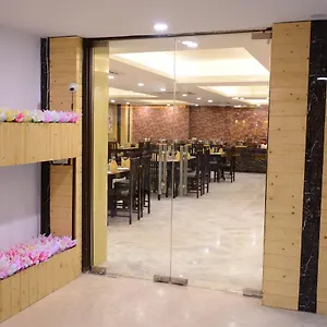 S.k Crown Park Naraina 3*, New Delhi India